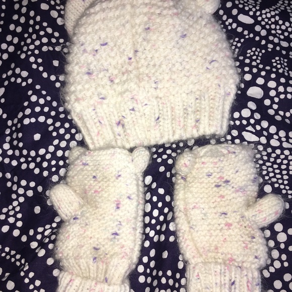 Gap gloves and hat - Picture 2 of 3